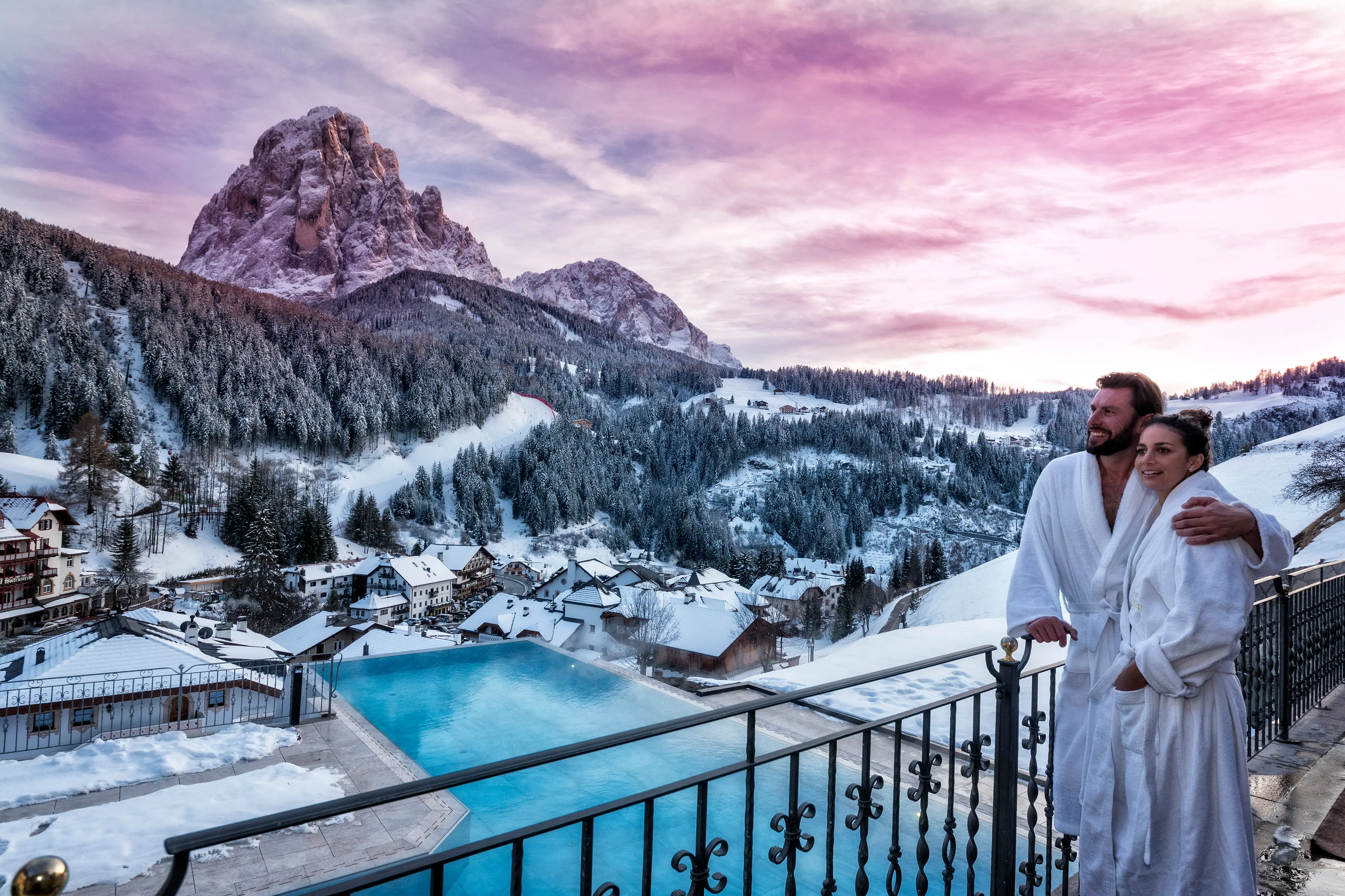 Romantischer Winterabend auf dem Balkon